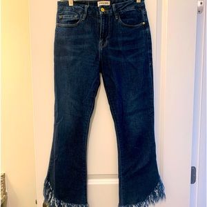 Frame Cropped jean. Size 27. Frayed bottom.